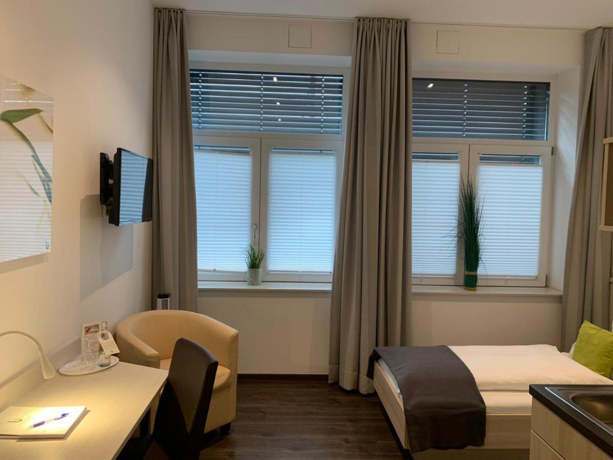 Business - Boardinghouse Hotel