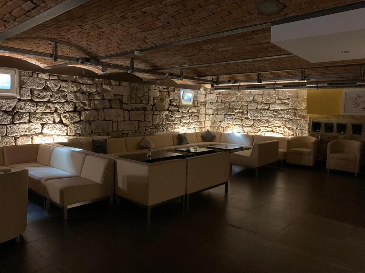 Business - Boardinghouse
