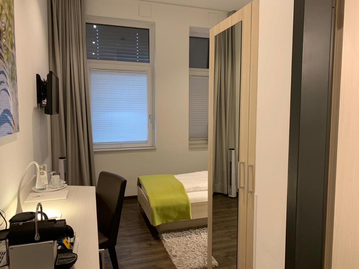 Business - Boardinghouse Hotel
